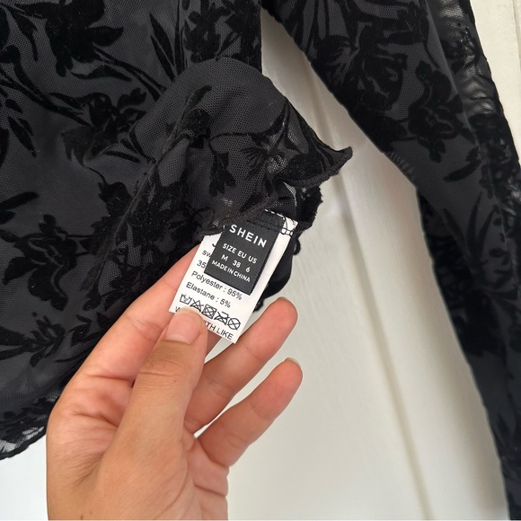 SHEIN Mesh & Velvet Floral Pattern Cropped Long Sleeve - Picture 4 of 5